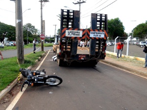 Motociclista de 18 anos morre ao ser atropelado por carreta em Piracicaba