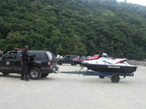Moto aquática é apreendida pela Polícia Civil (Foto: Reprodução/TV Globo)