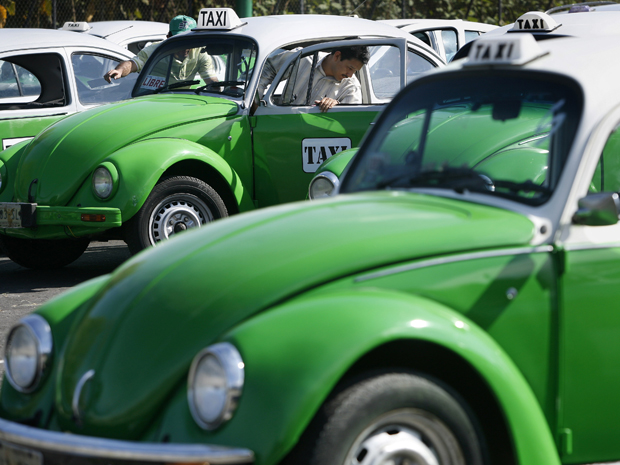 Fuscas; cidade do méxico; táxi; beetle (Foto: Gregory Bull/AP Photo)