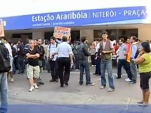 Aumento na tarifa das Barcas S/A gerou protesto de passageiros (Foto: Reprodução TV Globo)