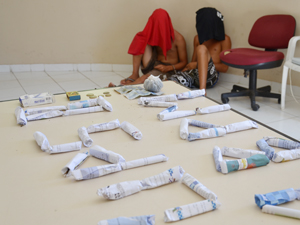 Adolescentes são detidos com drogas na Paraíba (Foto: Walter Paparazzo/G1)