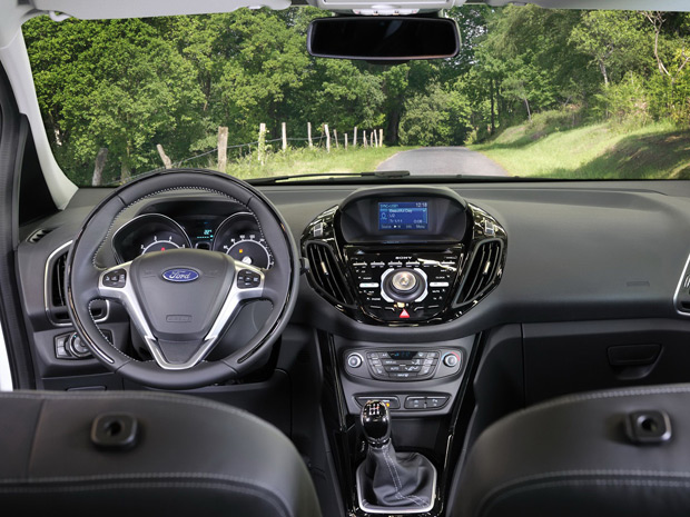 Ford-B Max teve o interior desenvolvido para aumentar o conforto de motorista e passageiros (Foto: Divulgação)