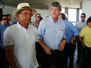 Ricardo e Luciano Agra em visita à obra em João Pessoa (Foto: Jhonathan Oliveira/G1)
