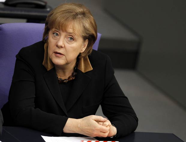 A chanceler da Alemanha, Angela Merkel, durante reunião no 
Parlamento nesta quinta-feira (8) (Foto: AP)