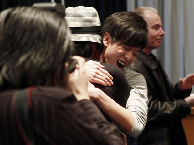 Yeung Yiu-fai, de Hong Kong, celebra a vitória no Coffee Fest Nova York  (Foto: Carlo Allegri/Reuters)