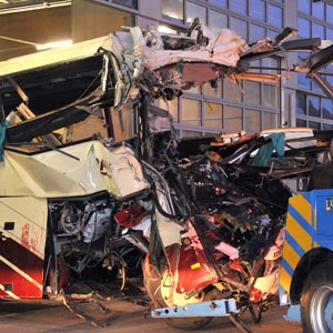 Ônibus bate em túnel e mata 28 
na Suíça; 22 vítimas são crianças (AFP)