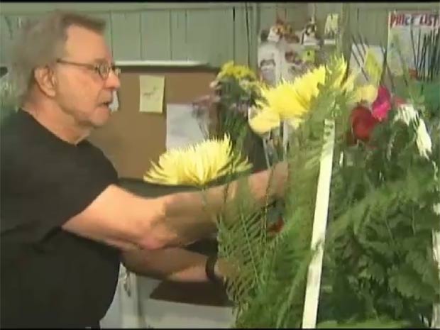 Dave Greenberg trabalha como florista em Watertown. (Foto: Reprodução/CBS)
