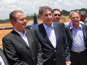 Governador de PE Eduardo Campos e os ministros Fernando Pimentel e Fernando Bezerra Coelho (Foto: Katherine Coutinho/G1)