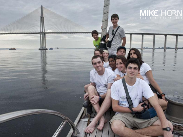 Equipe do Pangea formada por jovens estudantes de todas as partes do globo (Foto: Divulgação)