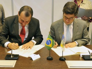 A assinatura ocorreu durante a Reunião Anual do BID (Foto: Alex Pazuello / AGECOM)