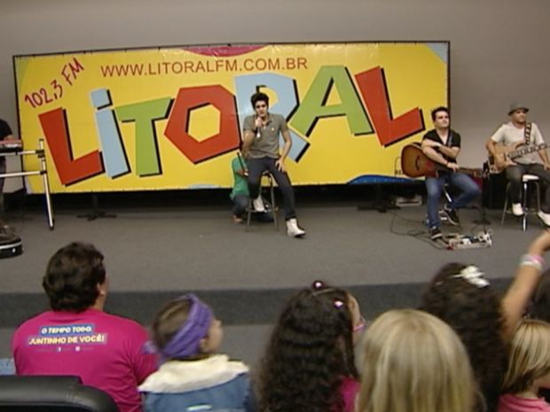 Luan Santana faz show exclusivo para rádio Litoral (Foto: Reprodução/ TV Gazeta)