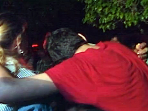 Estudante é recebido pela família na volta para casa (Foto: Reprodução/TV Paraíba)