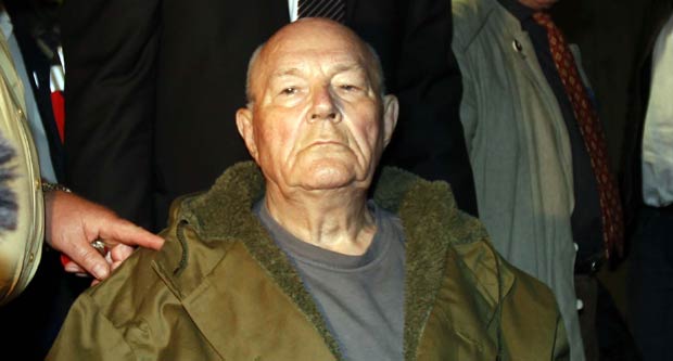 O criminoso de guerra John Demjanjuk, em 12 de maio de 2011, após receber sua sentença em tribunal de Munique, na Alemanha (Foto: Reuters)