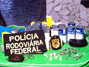PRF apresenta produtos apreendidos na rinha de galo (Foto: Divulgação/PRF-PB)