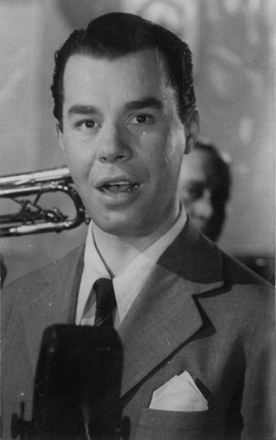 Imagem de arquivo do cantor Jorge Goulart, em janeiro de 1955. Nesta década, ele foi coroado como "Rei do Rádio". (Foto: Arquivo/OGlobo)