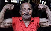 Ex-fisiculturista indiano completa 99 anos (AFP)