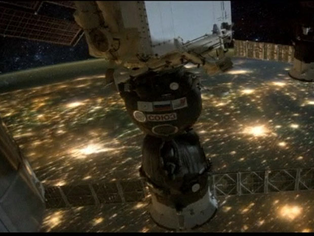 Astronautas estavam a bordo da ISS (Foto: BBC)