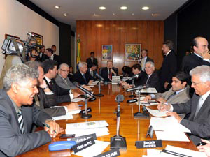 Reunião de lideres da base, que optou por retirar do texto da Lei Geral da Copa autorização expressa para a venda de bebidas (Foto: J.Batista/Agência Câmara)