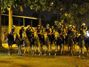 Policiais da Cavalaria fizeram parte da operação. (Foto: Katherine Coutinho / G1)