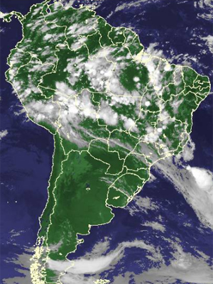 Imagem de satélite mostra nebulosidade em grande parte do país (Foto: Reprodução/Cptec/Inpe)