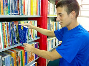 João Antônio sempre procura por livros no presídio (Foto: Leandro Nossa / G1 ES)
