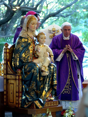 Bento XVI celebrou missa no Colégio de Miraflores, no México (Foto: AFP Photo / L'Osservatore Romano)