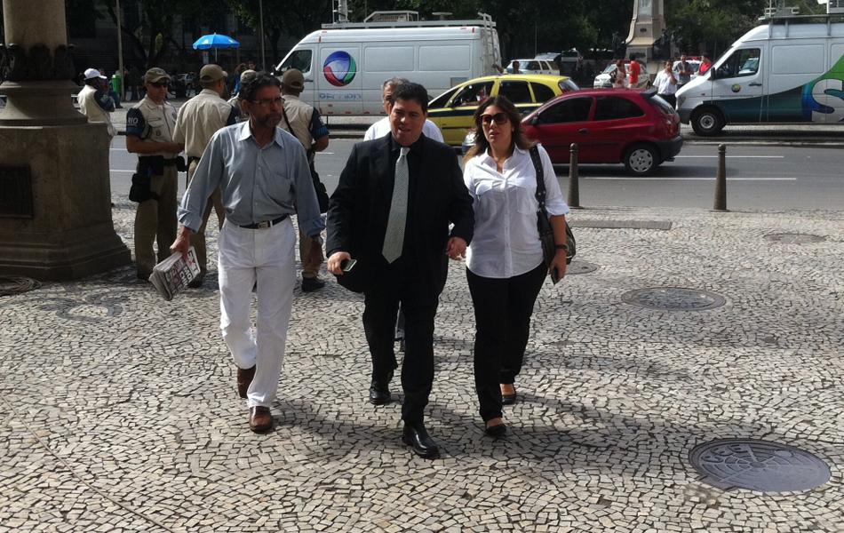 André Lucas, filho de Chico Anysio, em chegada ao Theatro Municipal, no Rio de Janeiro