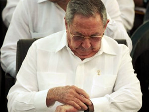 Presidente de Cuba, Raúl Castro, antes da chegada do Papa (Foto: AP)