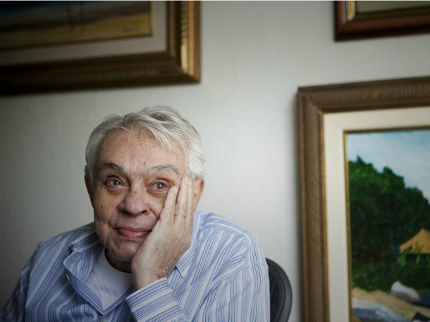 Chico Anysio, aos 78 anos, posa em sua residência, em São Paulo, em junho de 2009. (Foto: Leonardo Wen/Folhapress)