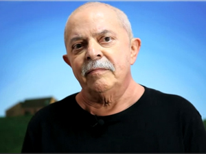 O ex-presidente Luiz Inacio Lula da Silva, em vídeo gravado após resultados de exames sobre o câncer (Foto: Reprodução)