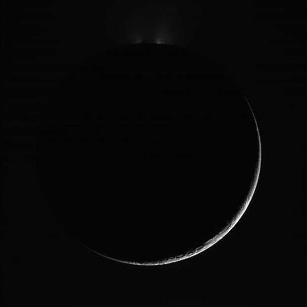 Fotografia de Encélado tirada pela Cassini a 'apenas' 111 mil quilômetros de distância (Foto: NASA/JPL/Space Science Institute )