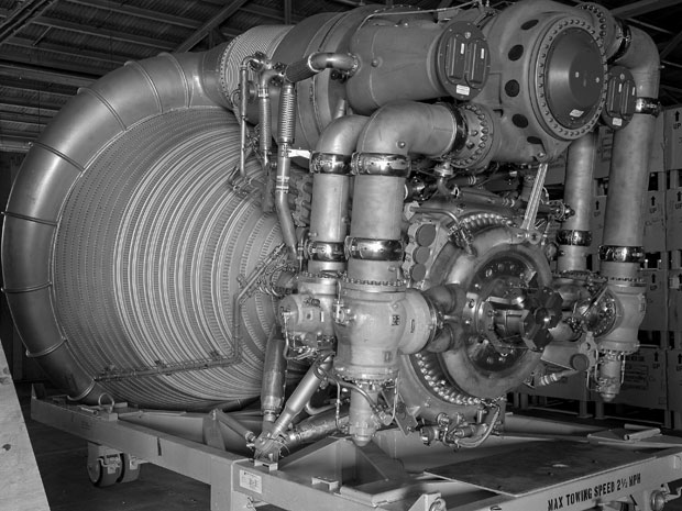 Motor de foguete do modelo Saturn, em foto de 1963 (Foto: AP Photo/Nasa)