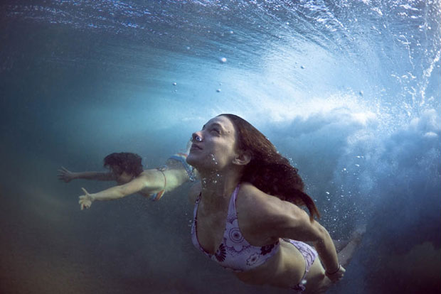 Tipple resolveu então se dedicar a uma antiga paixão, que são fotos de surfe e do mar, na esperança de que esse tipo de trabalho fosse ajudar a vender suas fotos de trabalhos humanitários (Foto: Mark Tipple)