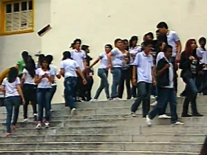 Alunos do Estadual da Prata reclamam de falta de estrutura para passar o dia inteiro na escola (Foto: Reprodução/TV Paraíba)