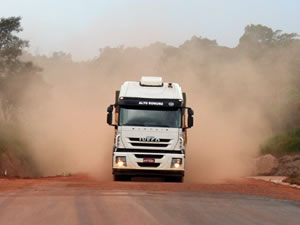 Caminhão em Mato Grosso (Foto: Leandro J. Nascimento/G1)