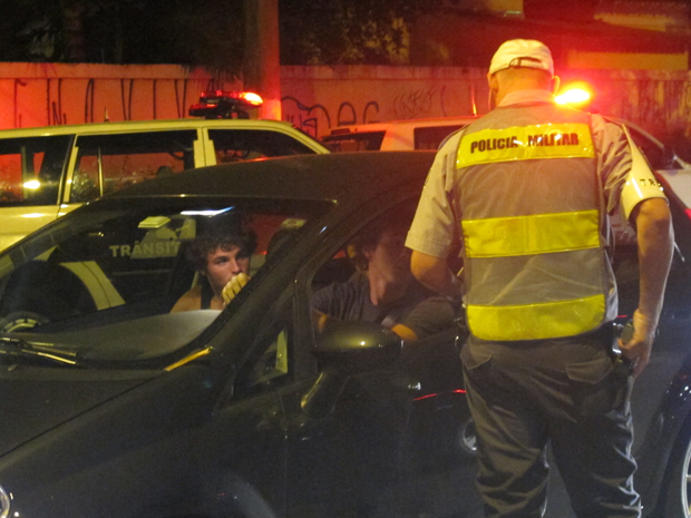 Ao todo, 89 pessoas foram abordadas em blitz no Alto de Pinheiros (Foto: Paulo Toledo Piza/G1)