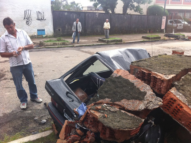 Carro não tinha seguro: 'Bens materiais a gente recupera', disse Ademar (Foto: Tássia Thum / G1)