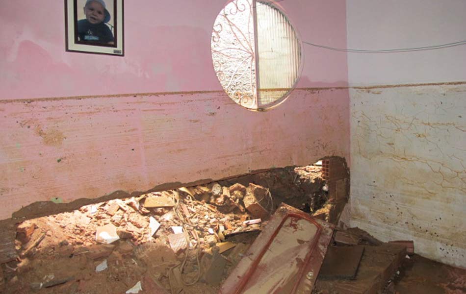 'Avalanche' de terra e lama destruiu o quarto de uma cabelereira