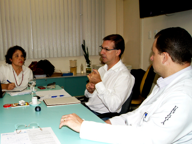 Durante reunião foram discutidos treinamentos visando a implantação do serviço de transplante de fígado  (Foto: Divulgação/Susam)