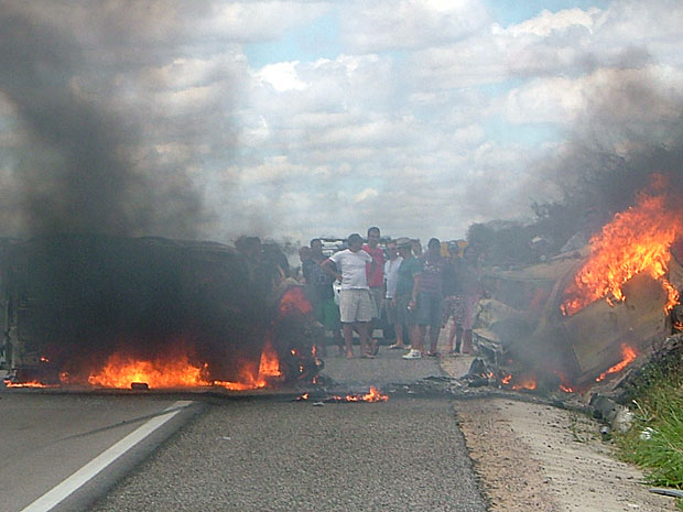 Acidente na BR-232, no Agreste de Pernambuco (Foto: Cirano Veras / Acervo pessoal)
