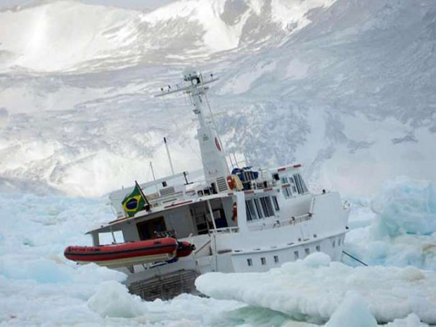 Embarcação “Mar Sem Fim” naufragou no último sábado (7) na Antártica (Foto: Marinha do Chile/Divulgação)