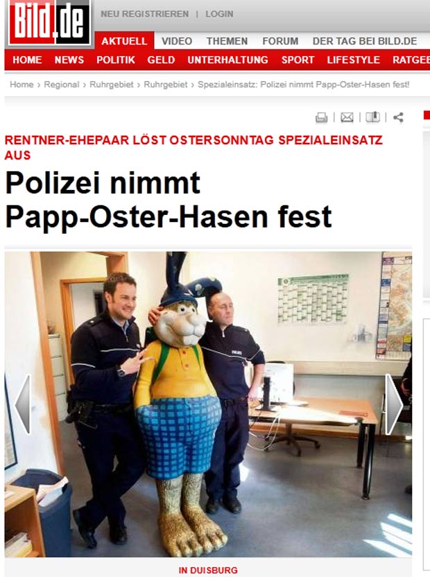 Estátua de coelhinho acabou 'presa' pela polícia alemã. (Foto: Reprodução/Bild)