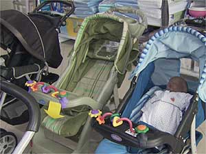 Carrinhos de bebês em loja de Campinas (Foto: Reprodução EPTV)