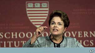 Dilma Rousseff em Harvard. (Foto: BBC)