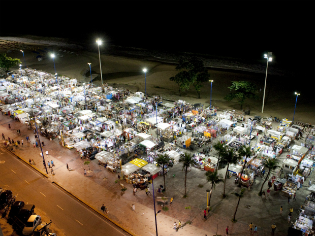 Feiranha na Avenida Beira Mar conquista turistas e moradores com artesanatos do Ceará. (Foto: Prefeitura de Fortaleza/Divulgação)