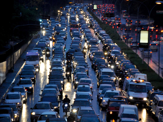 Trânsito na capital paulista bateu recorde na noite desta quarta-feira (Foto: Levi Bianco/Brazil Photo Press/AE)