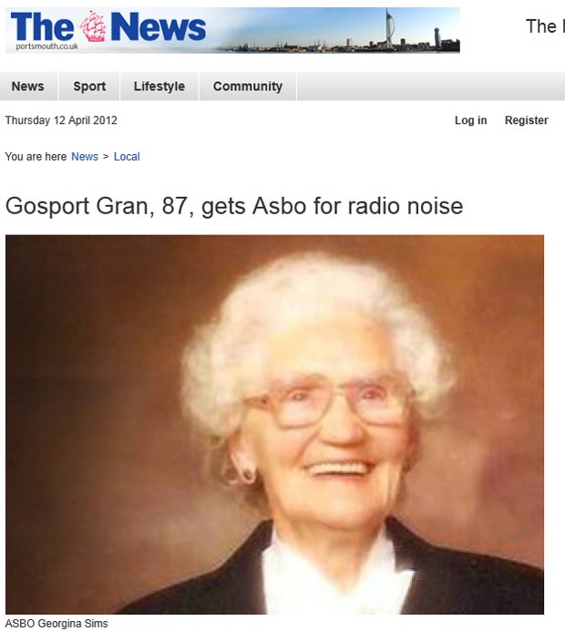 Georgina Sims foi proibida de escutar música alta. (Foto: Reprodução)