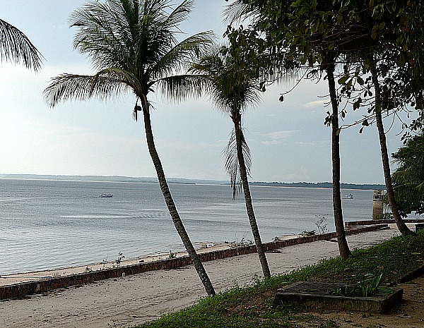 Praia usada pelo Tropical Hotel é da União, segundo Ministério Público (Foto: Marina Souza/G1)