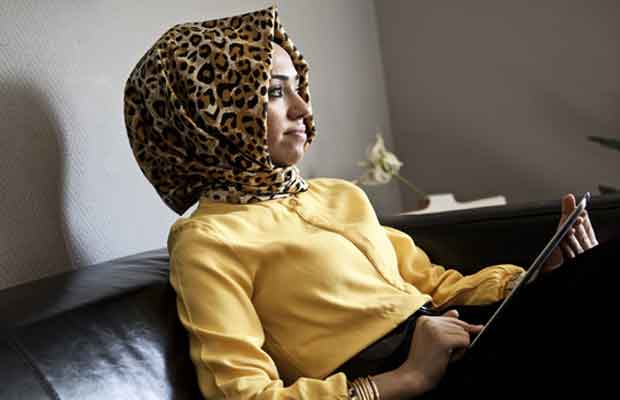 Hulya Aslan, editora da Ala, em seu escritório em Istambul (Foto: Daniel Etter/The New York Times)