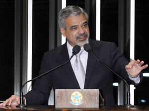 O senador Humberto Costa na tribuna do Senado (Foto: Waldemir Barreto / Agência Senado)